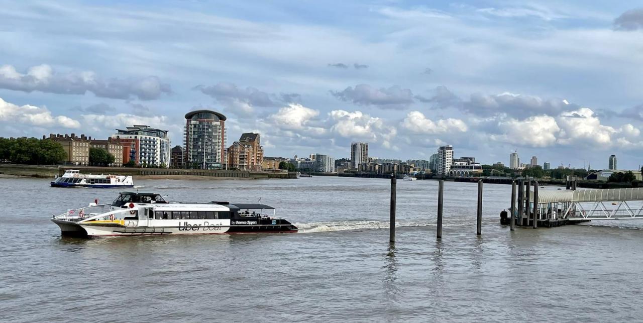 Stunning Massive Bedroom +Direct Thames River View London Exterior photo